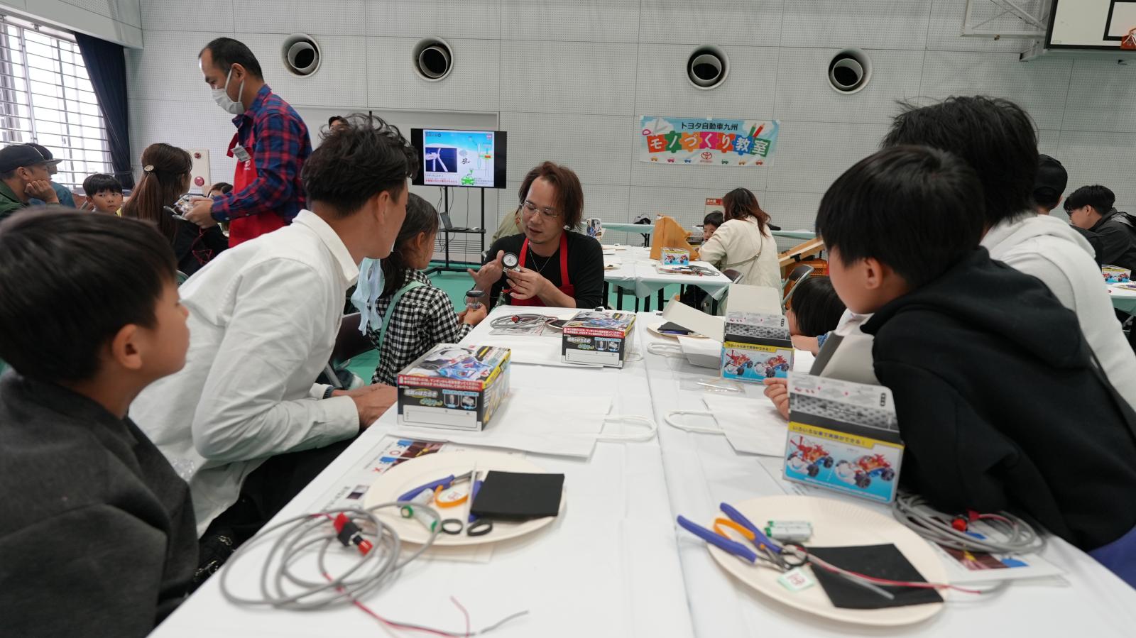 ハイブリッドカーの手づくり体験
